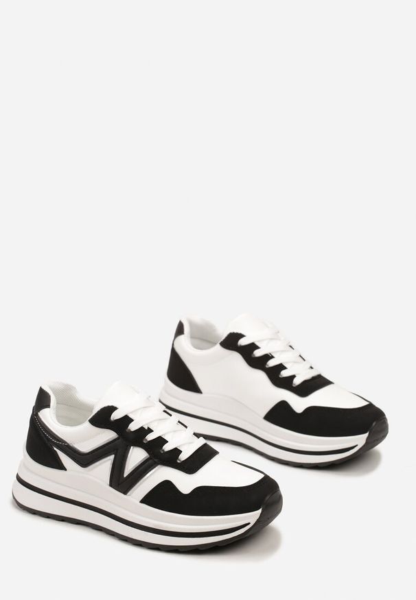 Renee - Czarne Sznurowane Sneakersy z Ekoskóry na Grubej Podeszwie Literna. Kolor: czarny