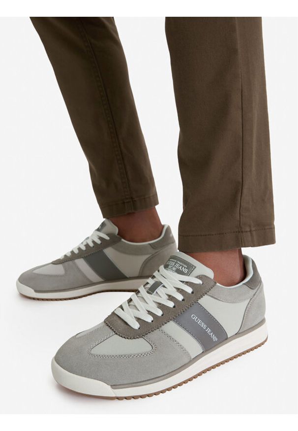 Guess Jeans Sneakersy EO-DELAND-01 WE Szary. Kolor: szary. Materiał: skóra, zamsz