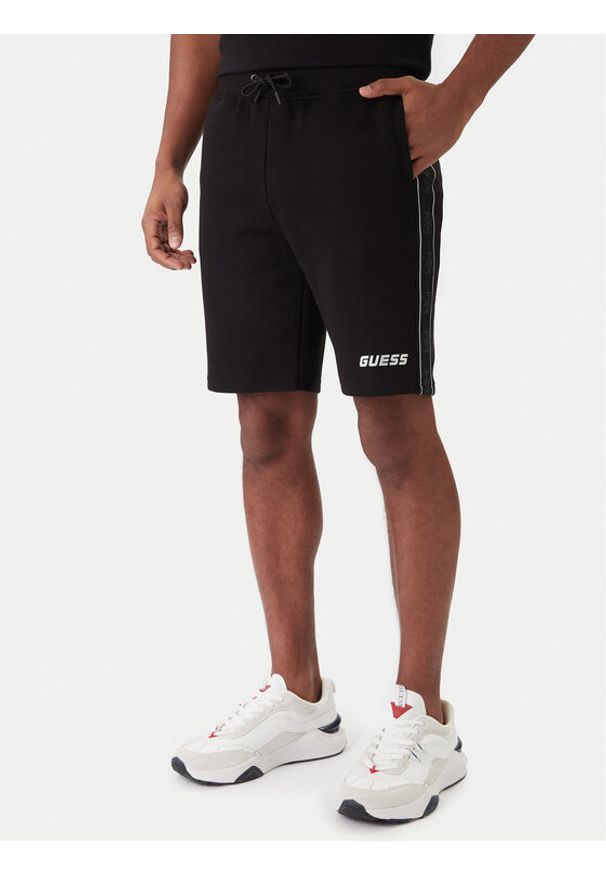Guess Szorty materiałowe Mickey Z4RD04 KB3P2 Czarny Regular Fit. Kolor: czarny. Materiał: bawełna
