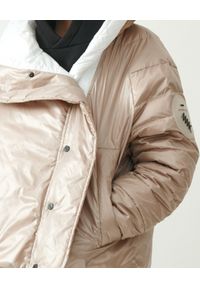 MMC STUDIO - Beżowa kurtka z logo Dale Light. Kolor: biały. Materiał: guma, tkanina. Wzór: aplikacja. Sezon: wiosna #4