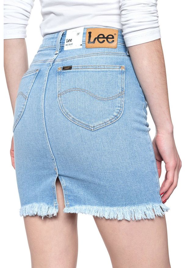 Lee - SPÓDNICA JEANSOWA LEE MID SKIRT FLIGHT L38JROKR 112108239. Materiał: jeans. Wzór: kolorowy, aplikacja, gładki. Sezon: jesień, lato, zima. Styl: elegancki