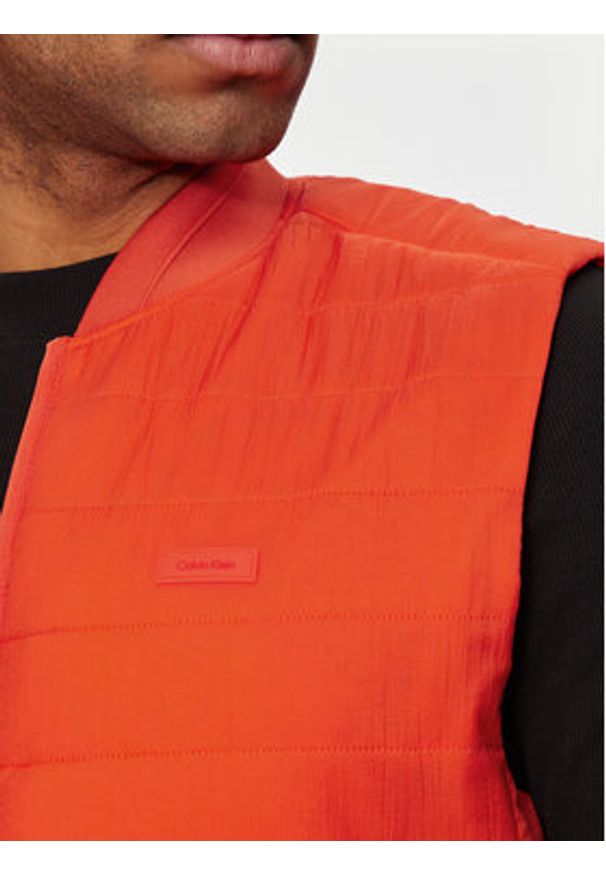 Calvin Klein Kamizelka K10K111462 Pomarańczowy Regular Fit. Kolor: pomarańczowy. Materiał: syntetyk