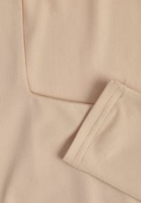 Renee - Beżowa Bluzka z Elastycznego Materiału o Kwadratowym Dekolcie z Wiskozą Nemosa. Typ kołnierza: dekolt kwadratowy. Kolor: beżowy. Materiał: wiskoza, materiał. Długość rękawa: długi rękaw. Długość: długie #5