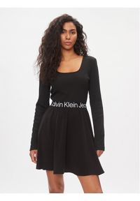 Calvin Klein Jeans Sukienka codzienna J20J222523 Czarny Regular Fit. Okazja: na co dzień. Kolor: czarny. Materiał: syntetyk. Typ sukienki: proste. Styl: casual