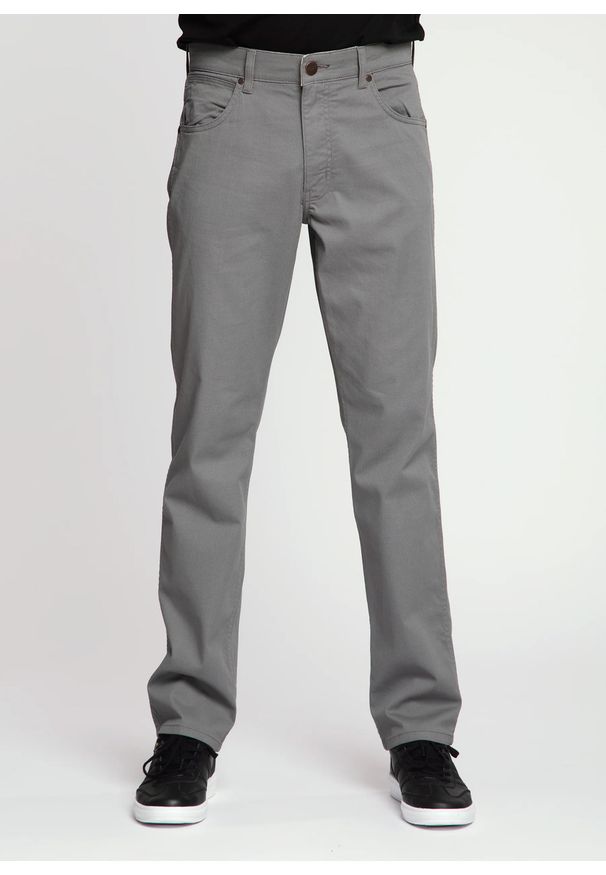 Wrangler - WRANGLER GREENSBORO MĘSKIE SPODNIE MATERIAŁOWE IRON GREY W15QNDM16 112338192