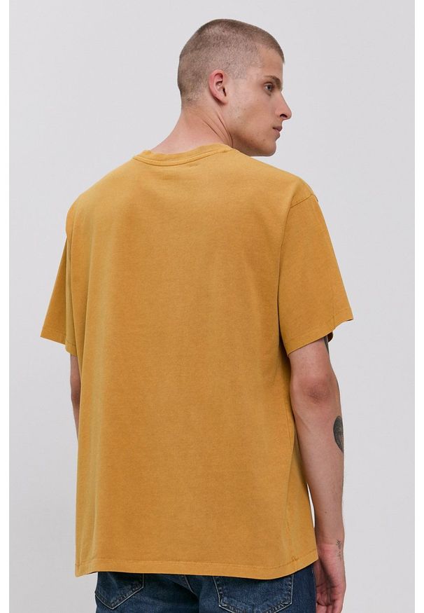 Levi's® - Levi's - T-shirt bawełniany. Okazja: na spotkanie biznesowe. Kolor: żółty. Materiał: bawełna. Wzór: nadruk. Styl: biznesowy