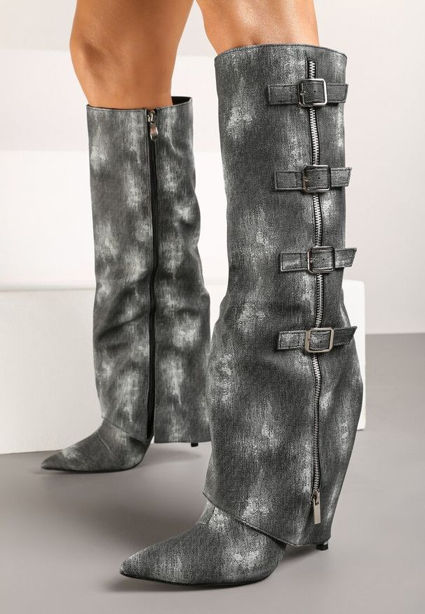 Renee - Czarne Kozaki Jeansowe na Szpilce z Klamrami na Wywiniętej Cholewce Riaviraen. Zapięcie: klamry. Kolor: czarny. Materiał: jeans. Szerokość cholewki: normalna. Sezon: jesień. Obcas: na szpilce. Styl: rockowy