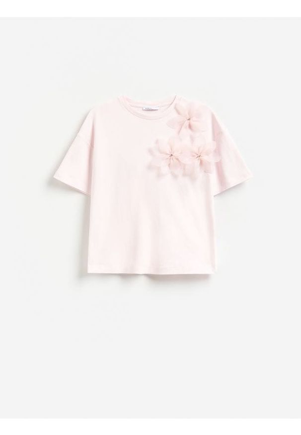 Reserved - T-shirt z kwiatową aplikacją - pastelowy róż. Kolor: różowy. Materiał: bawełna. Wzór: aplikacja, kwiaty