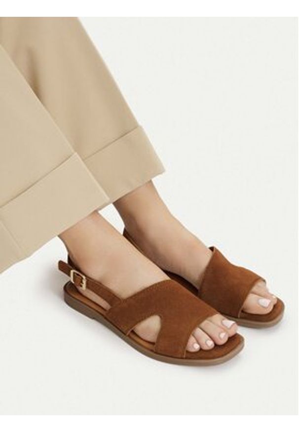 Lasocki Sandały CEO-EST-HELENA-20 Brązowy. Kolor: brązowy. Materiał: skóra, zamsz