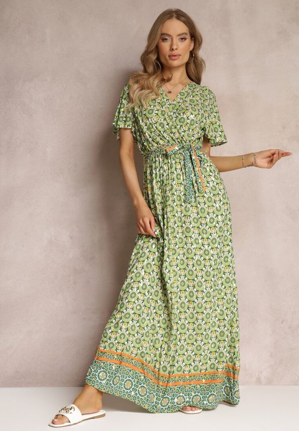 Renee - Zielona Sukienka Maxi z Paskiem i Gumką w Talii w Ornamentalny Wzór Calvim. Kolor: zielony. Długość: maxi