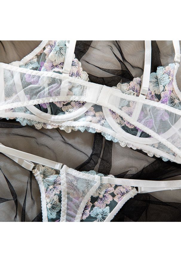 Intica - Komplet bielizny z koronkowym biustonoszem i haftowanymi miseczkami Roosmarij. Kolor: wielokolorowy. Materiał: koronka. Wzór: haft