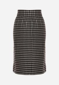 Born2be - Czarno-Biała Ołówkowa Tweedowa Spódnica w Kraciasty Wzór z Guzikami Anitusa. Okazja: na co dzień. Kolor: czarny. Materiał: jeans. Styl: klasyczny, casual, elegancki #3