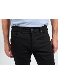 Wrangler - WRANGLER LARSTON MĘSKIE SPODNIE JEANSOWE BACK TO BLACK W18SHPP40 112319117 #4