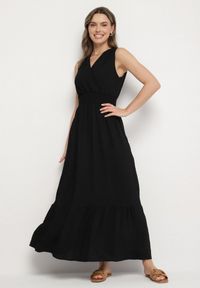 Born2be - Czarna Sukienka o Rozkloszowanym Kroju Bez Rękawów z Kopertowym Dekoltem Filoria. Typ kołnierza: dekolt kopertowy. Kolor: czarny. Długość rękawa: bez rękawów. Typ sukienki: kopertowe. Styl: elegancki #1