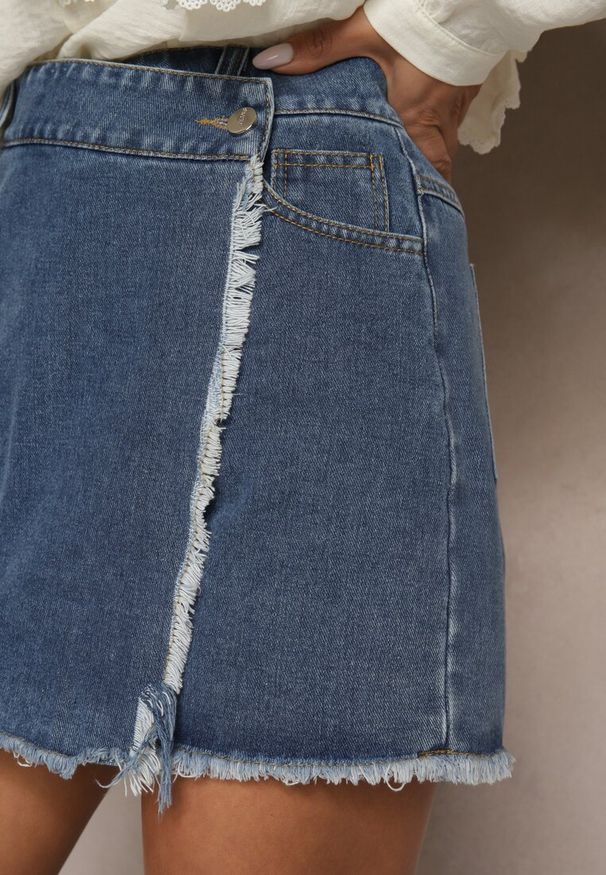 Renee - Granatowe Bawełniane Jeansowe Spódnico-Spodenki High Waist o Asymetrycznym Kroju Alwiwi. Okazja: na co dzień. Stan: podwyższony. Kolor: niebieski. Materiał: bawełna, jeans. Styl: elegancki, casual