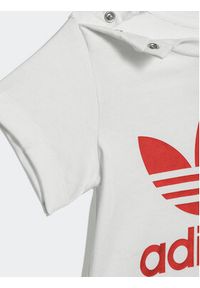 Adidas - adidas Komplet t-shirt i szorty sportowe Trefoil Shorts Tee Set IB8639 Czerwony Regular Fit. Kolor: czerwony. Materiał: bawełna