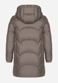 Born2be - Szara Długa Pikowana Kurtka z Nieodpinanym Kapturem Mevessia. Okazja: na co dzień. Kolor: szary. Materiał: jeans. Długość: długie. Styl: elegancki, casual, klasyczny #5