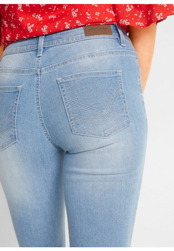 bonprix - Komfortowe dżinsy rybaczki ze stretchem (2 szt.). Okazja: na co dzień. Kolor: niebieski. Styl: casual