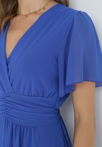 Born2be - Niebieska Kopertowa Sukienka Maxi z Gumką w Pasie Narlin. Okazja: na wesele, na studniówkę, na ślub cywilny. Typ kołnierza: dekolt w serek. Kolor: niebieski. Typ sukienki: kopertowe. Styl: klasyczny. Długość: maxi #4