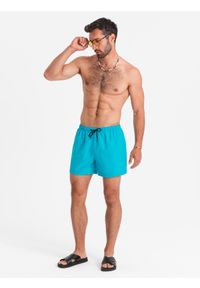 Ombre Clothing - Neonowe szorty męskie kąpielowe z efektem magic print – turkusowe V2 - Rozmiar: S. Kolor: turkusowy. Materiał: poliester. Długość: krótkie. Wzór: nadruk. Styl: wakacyjny #1
