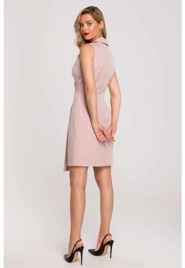 Sukienki.shop - Sukienka żakietowa ołówkowa kopertowa mini bez rękawów róż. Kolor: różowy. Długość rękawa: bez rękawów. Typ sukienki: kopertowe, ołówkowe. Styl: elegancki, klasyczny, wizytowy. Długość: mini