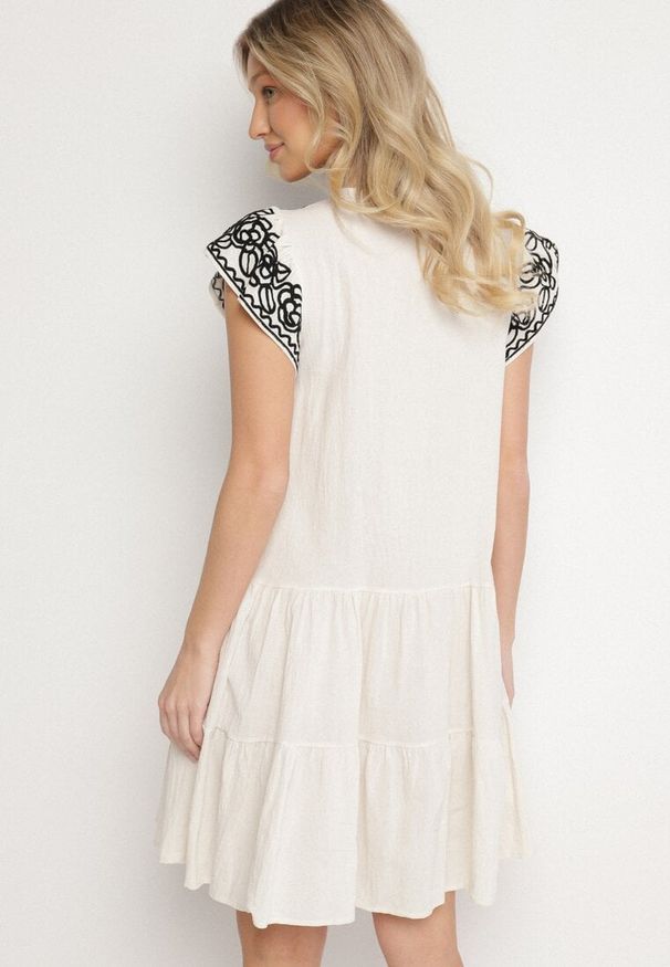 Born2be - Beżowa Sukienka z Haftami w Stylu Boho z Bawełny Evitel. Kolor: beżowy. Materiał: bawełna. Długość rękawa: krótki rękaw. Wzór: haft. Sezon: lato. Styl: boho