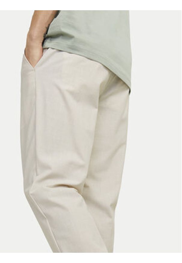 Jack & Jones - Jack&Jones Chinosy Marco 12193553 Beżowy Slim Fit. Kolor: beżowy. Materiał: syntetyk