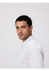 Reserved - Gładka koszula super slim fit - biały. Kolor: biały. Materiał: tkanina, bawełna. Wzór: gładki #1