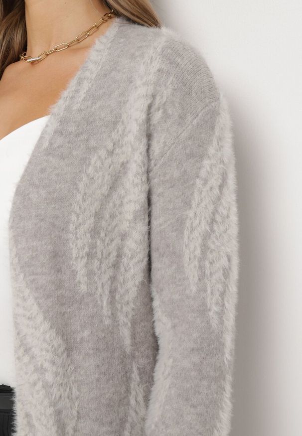 Born2be - Szary Puszysty Kardigan Niezapinany Heliture. Kolekcja: plus size. Kolor: szary. Materiał: dzianina. Długość rękawa: długi rękaw. Długość: długie