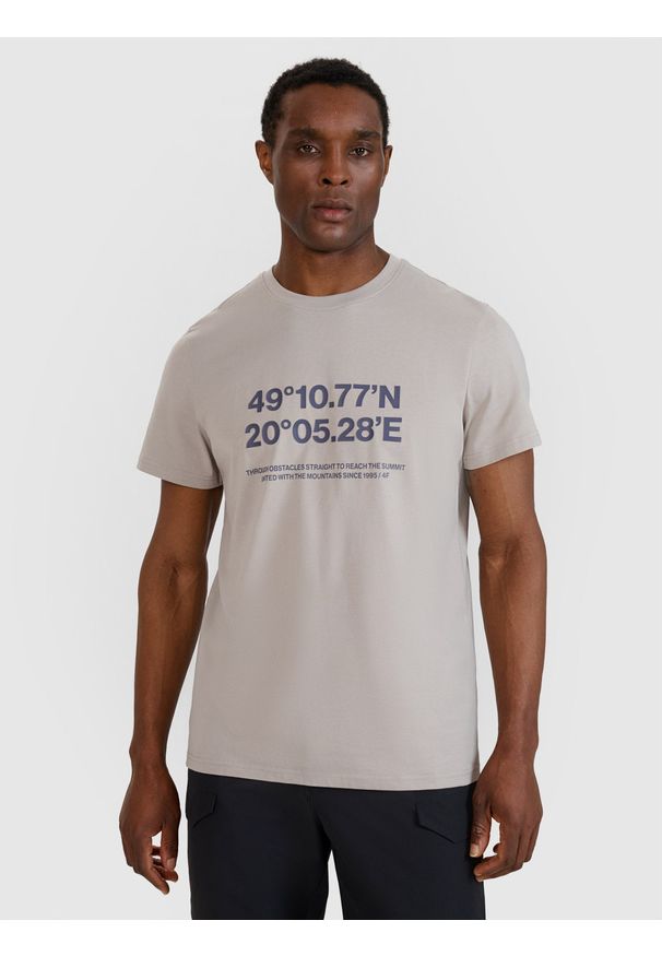 4f - 4F T-shirt regular z nadrukiem męski - szary 3XL. Okazja: na co dzień. Kolor: szary. Materiał: dzianina, bawełna, jersey. Długość rękawa: krótki rękaw. Długość: krótkie. Wzór: nadruk. Styl: klasyczny, sportowy, casual