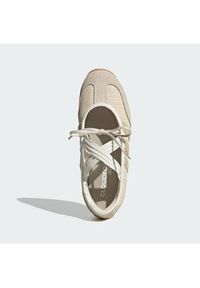 Adidas - adidas Baleriny Barreda Mary Jane KI3380 Beżowy. Kolor: beżowy. Materiał: zamsz, skóra #6