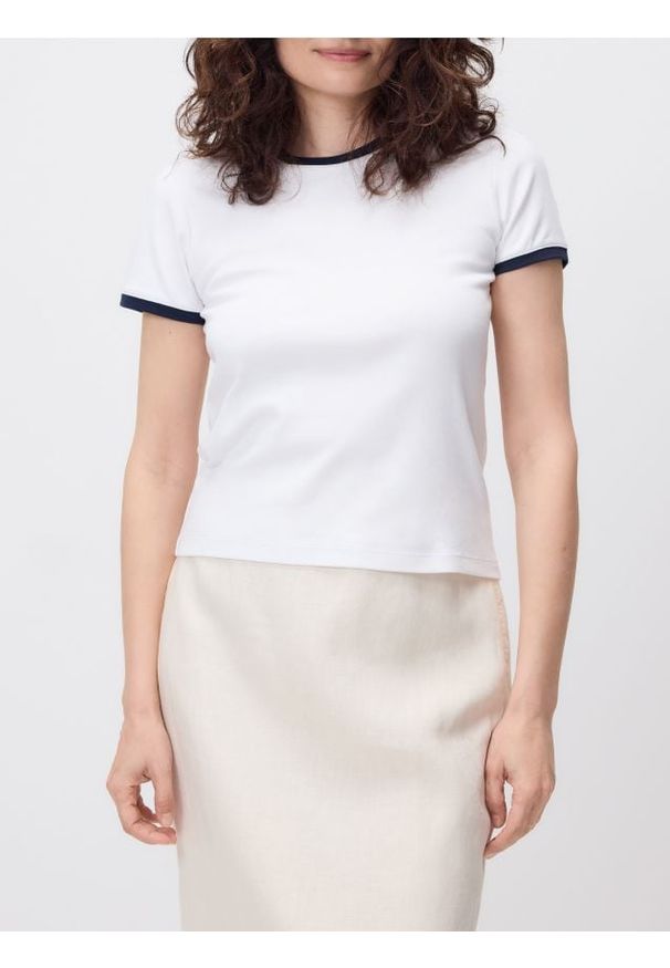 Reserved - T-shirt z kontrastową lamówką - biały. Kolor: biały. Materiał: bawełna