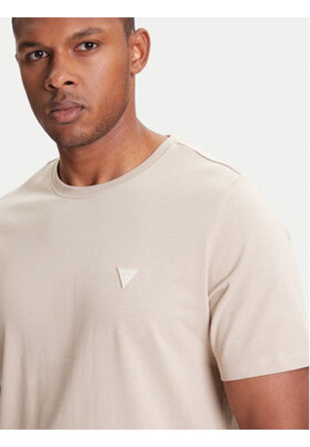 Guess T-Shirt M4YI0A KCCM1 Beżowy Regular Fit. Kolor: beżowy. Materiał: bawełna