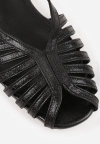 Born2be - Czarne Płaskie Sandały VICES z Cienkimi Paseczkami i Otwartym Noskiem Iphadora. Nosek buta: otwarty. Zapięcie: sprzączka. Kolor: czarny. Materiał: skóra. Sezon: lato. Obcas: na obcasie. Styl: klasyczny. Wysokość obcasa: niski #5