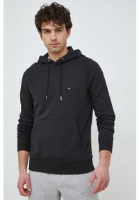 TOMMY HILFIGER - Tommy Hilfiger bluza męska kolor czarny z kapturem gładka. Typ kołnierza: kaptur. Kolor: czarny. Materiał: bawełna, materiał. Długość rękawa: długi rękaw. Długość: długie. Wzór: gładki