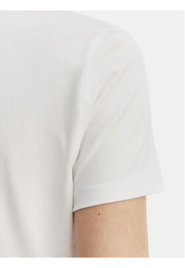 Guess T-Shirt W6GI12 K3027 Biały Regular Fit. Kolor: biały. Materiał: bawełna