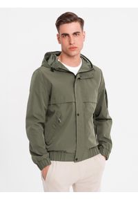 Ombre Clothing - Męska funkcjonalna kurtka przejściowa z kapturem – oliwkowa V2 - Rozmiar: S. Okazja: na co dzień. Typ kołnierza: kaptur. Kolor: oliwkowy. Materiał: tkanina, poliester, materiał. Wzór: gładki. Styl: casual #7