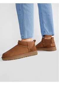 Ugg Śniegowce W Classic Ultra Mini 1116109 Brązowy. Kolor: brązowy. Materiał: skóra