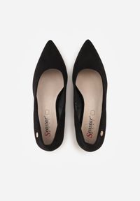 Renee - Czarne Czółenka na Słupku z Wkładką ze Skóry Naturalnej i Metaliczną Ozdobą Dynaste. Kolor: czarny. Materiał: skóra. Wzór: aplikacja. Obcas: na słupku. Styl: elegancki #8