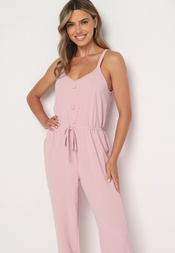 Born2be - Różowy Bawełniany Kombinezon na Regulowanych Ramiączkach ze Ściągaczem w Talii Beamla. Okazja: na co dzień. Kolor: różowy. Materiał: bawełna. Długość rękawa: na ramiączkach. Długość: długie. Styl: casual, elegancki, klasyczny