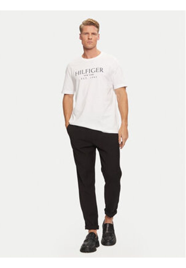 TOMMY HILFIGER - Tommy Hilfiger T-Shirt MW0MW36499 Biały Regular Fit. Kolor: biały. Materiał: bawełna