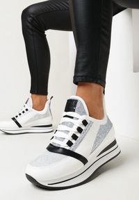 Born2be - Białe Sznurowane Sneakersy na Płaskiej Grubej Podeszwie z Brokatem Reyrel. Nosek buta: okrągły. Kolor: biały. Materiał: materiał. Wzór: aplikacja. Obcas: na płaskiej podeszwie #1