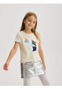 Reserved - T-shirt z cekinową aplikacją - złamana biel. Materiał: bawełna. Wzór: aplikacja #1