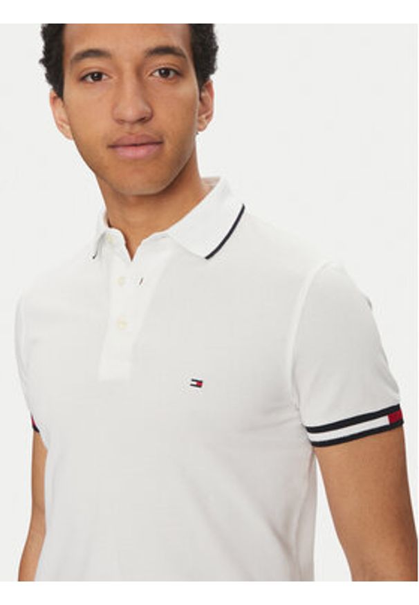 TOMMY HILFIGER - Tommy Hilfiger Polo Flag Cuff MW0MW38458 Biały Slim Fit. Typ kołnierza: polo. Kolor: biały. Materiał: bawełna