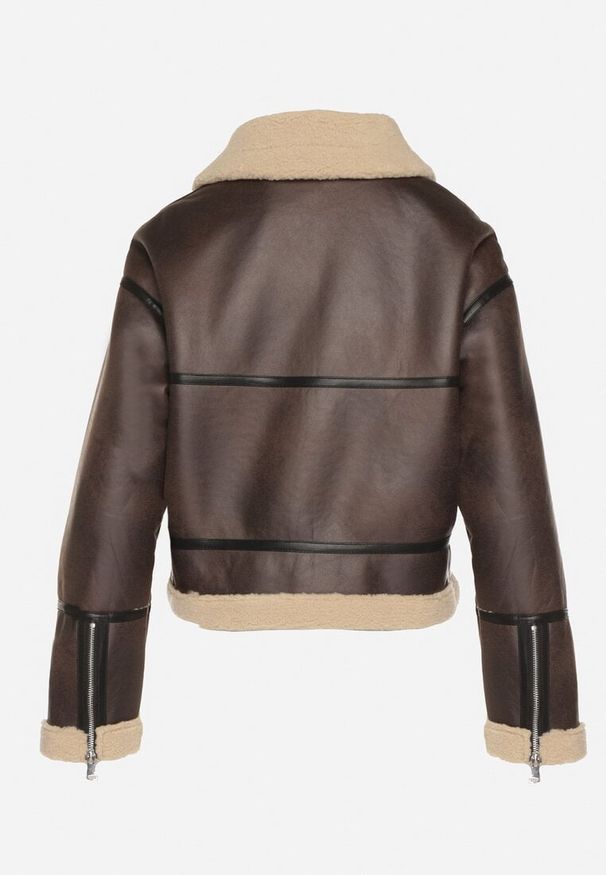 Born2be - Brązowa Kurtka Biker z Kożuszkiem i Paskiem z Klamerką Zenile. Okazja: na co dzień. Kolor: brązowy. Materiał: jeans, dzianina, poliester. Wzór: aplikacja. Styl: casual, rockowy, klasyczny, elegancki