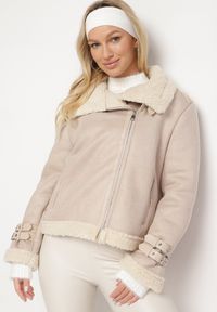 Born2be - Beżowa Kurtka Biker Ozdobiona Wstawkami z Futerka i Paskami Nonnie. Okazja: na co dzień. Kolor: beżowy. Materiał: futro. Długość rękawa: długi rękaw. Długość: długie. Wzór: aplikacja. Styl: casual, elegancki, klasyczny #1