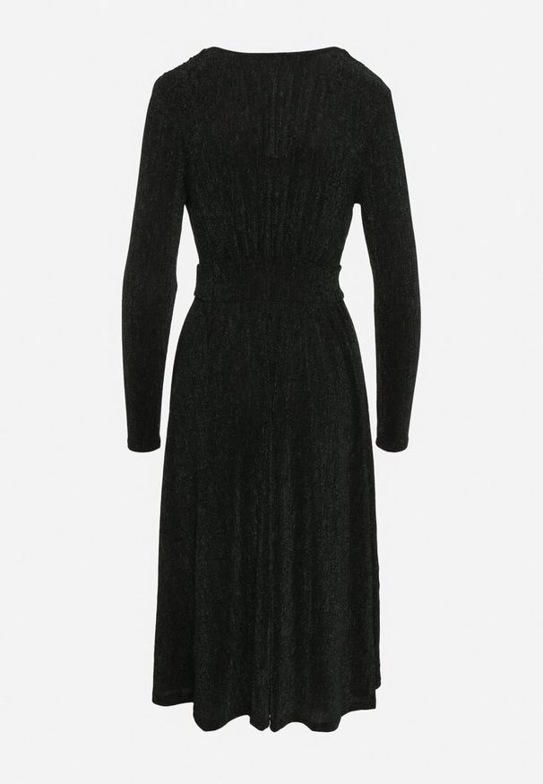 Born2be - Zielona Taliowana Sukienka z Wiskozą o Rozkloszowanym Kroju Zdobiona Metaliczną Nicią Mesinae. Okazja: do pracy, na spotkanie biznesowe. Typ kołnierza: dekolt w kształcie V. Kolor: zielony. Materiał: wiskoza. Długość rękawa: długi rękaw. Wzór: aplikacja. Typ sukienki: rozkloszowane. Styl: wizytowy, glamour, elegancki, biznesowy