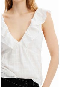 Desigual bluzka damska kolor biały gładka. Okazja: na co dzień. Kolor: biały. Materiał: bawełna. Wzór: gładki. Styl: casual #3