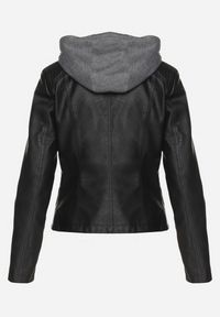 Born2be - Czarna Kurtka Ramoneska o Taliowanym Kroju z Odpinanym Kapturem Imitującym Bluzę Ivalani. Okazja: na co dzień. Kolor: czarny. Materiał: jeans. Styl: casual, klasyczny, sportowy #7