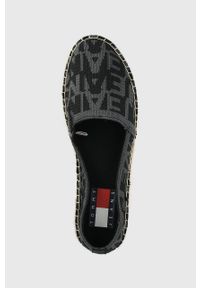 Tommy Jeans espadryle LOGOMANIA ESPADRILLE kolor czarny na platformie EN0EN02079. Nosek buta: okrągły. Kolor: czarny. Materiał: poliester, materiał, guma. Wzór: gładki. Obcas: na platformie #4